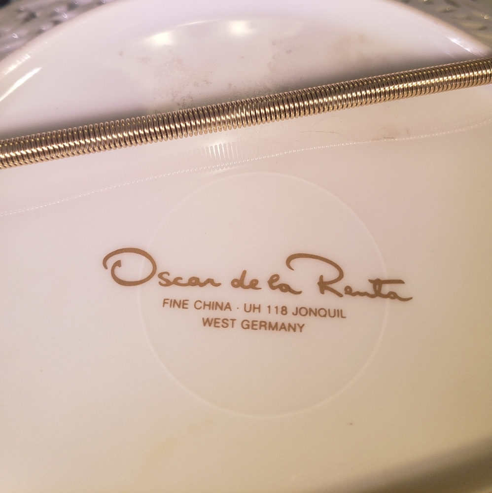Vintage Oscar de la renta plate - Picture 3 of 3